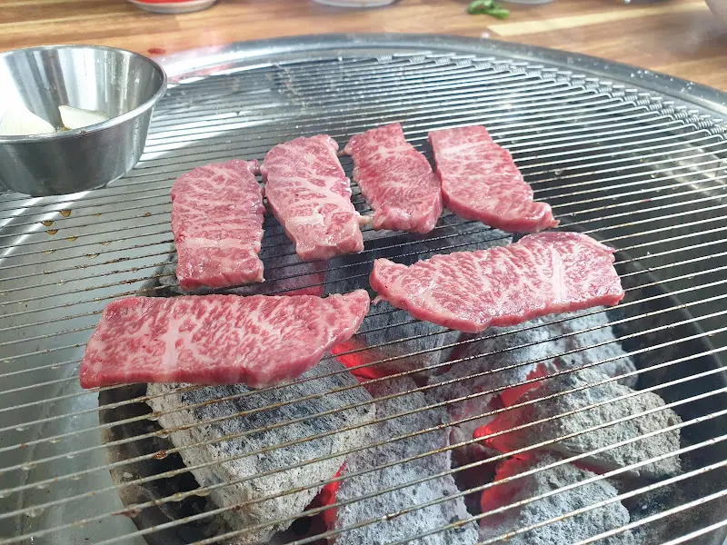 숯불 위 갈비살