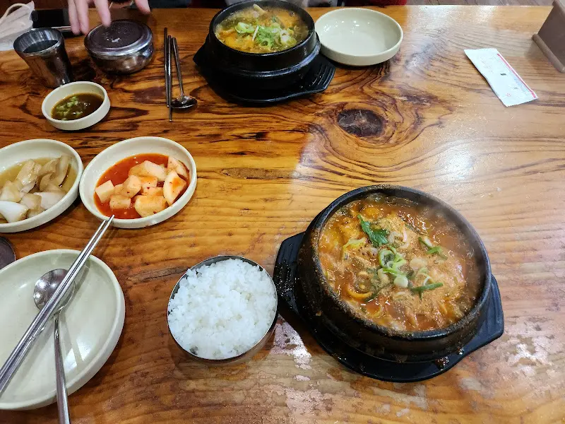 시골집 뼈해장국 한상차림
