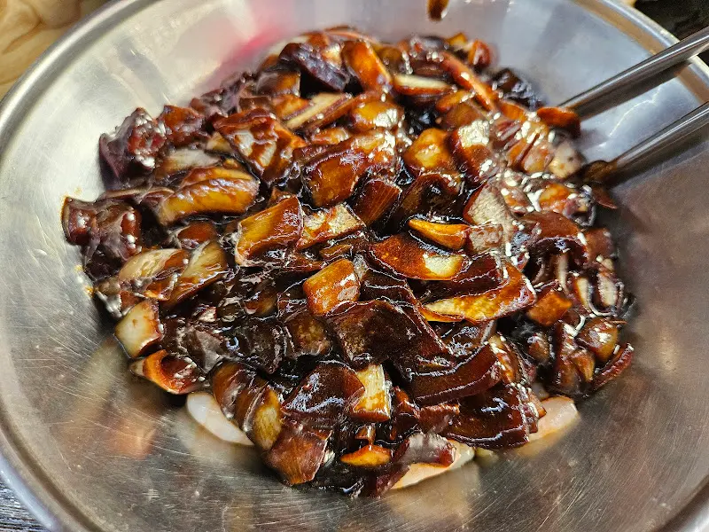 윤기가 자르르 흐르는 간짜장 소스