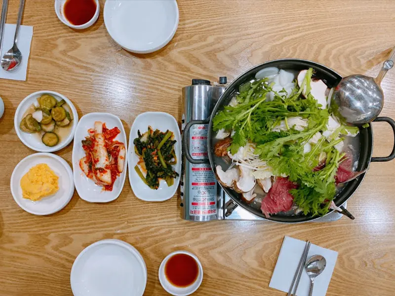 만두전골과 밑반찬