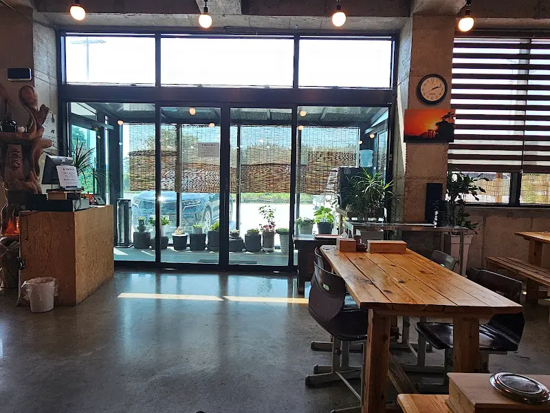 왕그릇의반란 넓은 실내