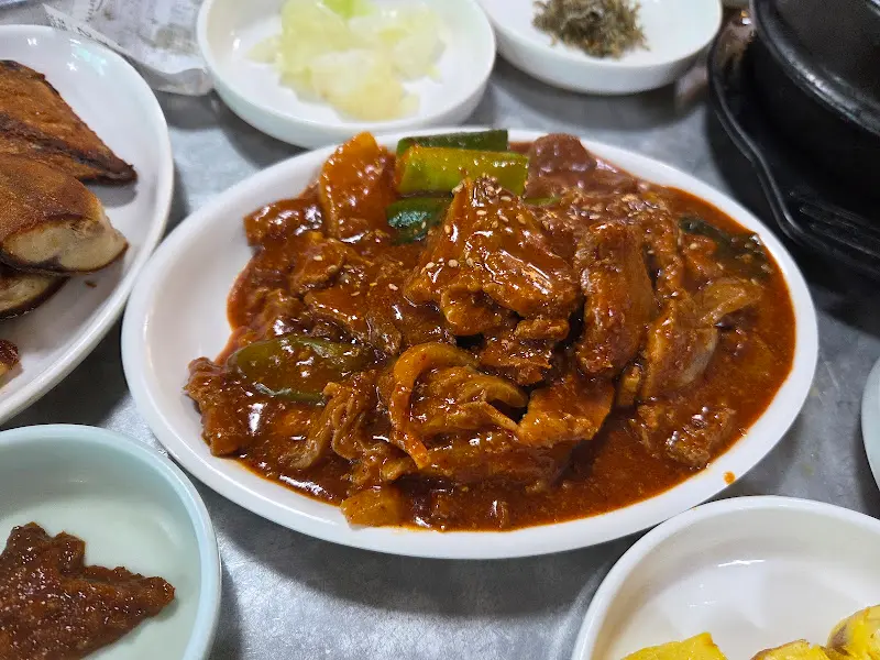 윤기가 흐르는 제육볶음