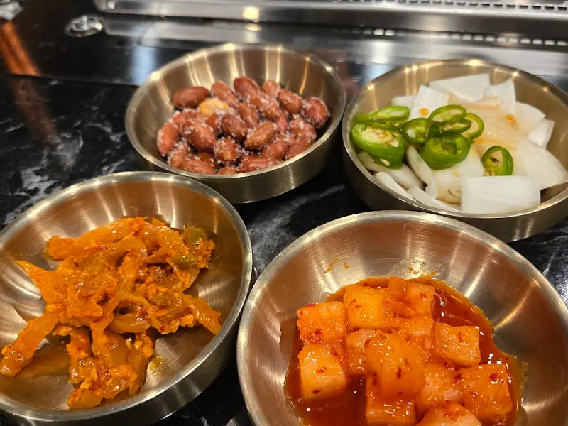 다채로운 곁들임 메뉴