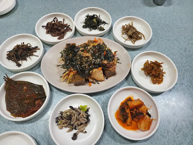 정갈하게 차려진 한 상 차림