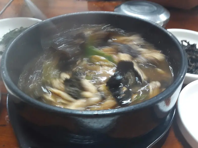 뚝배기에 담긴 국