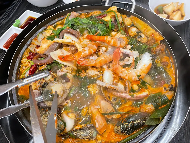 끓고 있는 해물탕