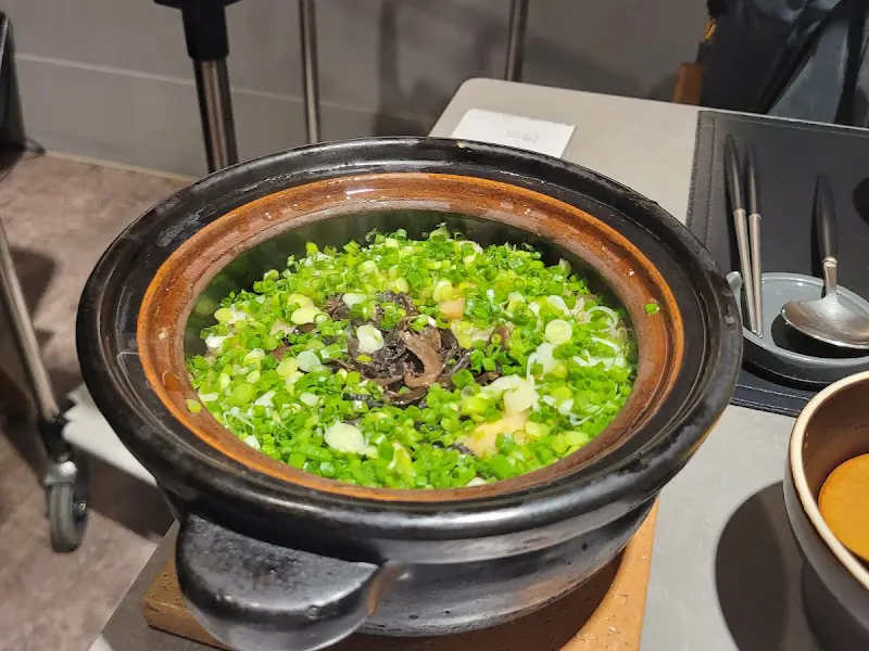 향긋한 능이버섯 솥밥