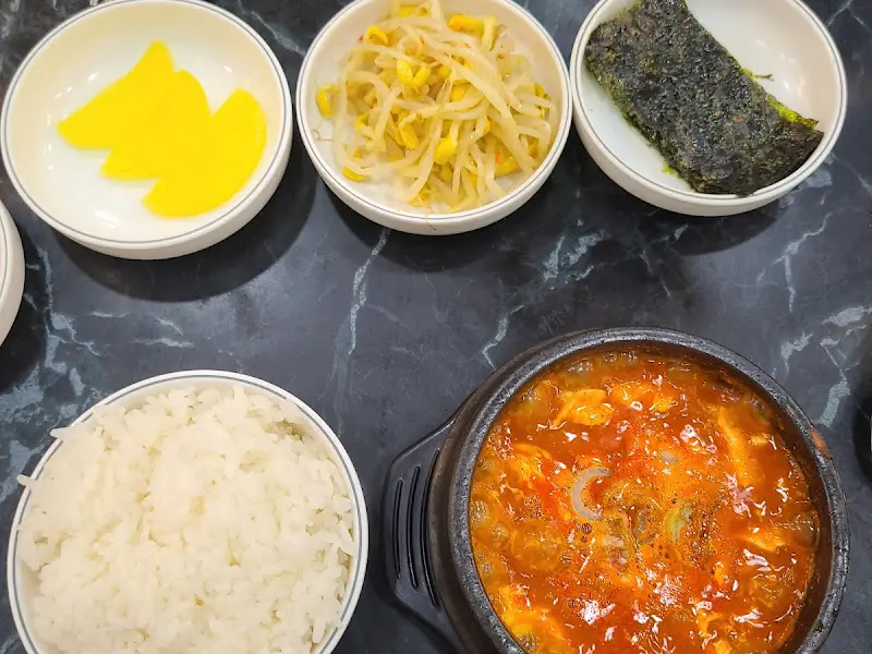 모이세 순두부찌개