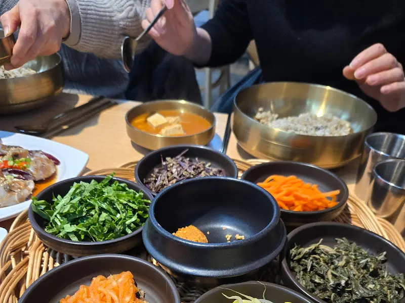 푸짐한 보리밥 정식 한 상 차림