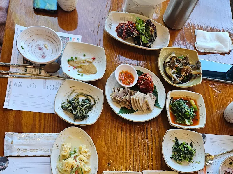 푸짐하게 차려진 한 상