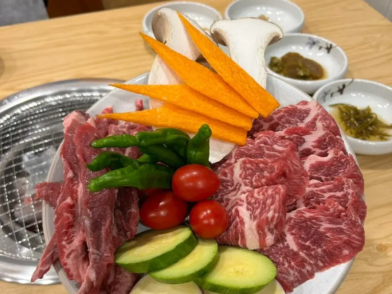 소고기 구이 한 상 차림