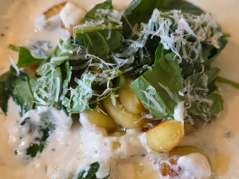 크림 소스와 뇨끼, 시금치의 절묘한 조화