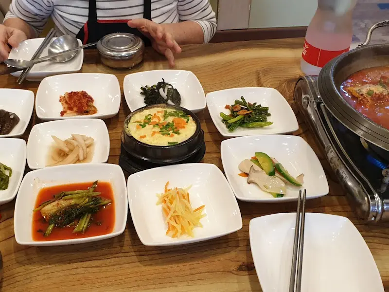 정갈하게 차려진 밑반찬