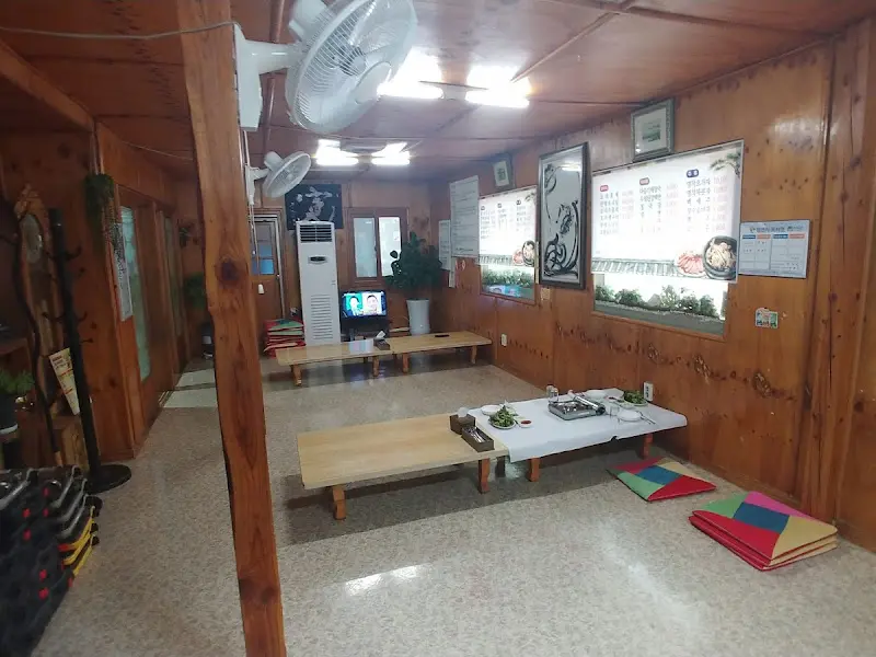 청기기와집 내부