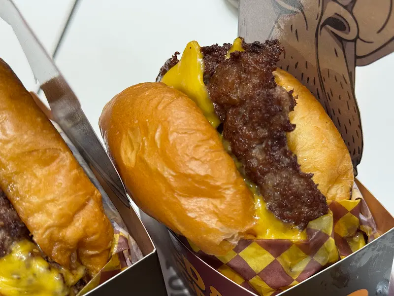 클래식 치즈 버거