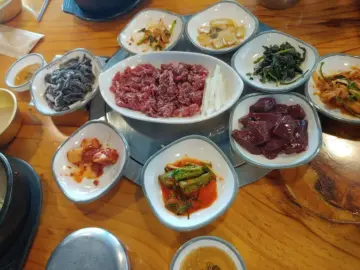 연천 전곡, 직접 키운 돼지로 승부보는 인정 넘치는 정육식당 맛집
