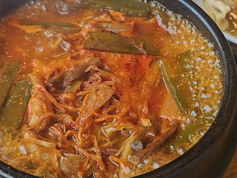 한우육개장의 클로즈업 사진