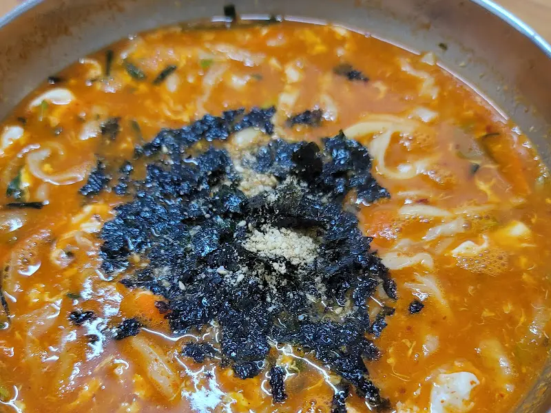 얼큰한 장칼국수