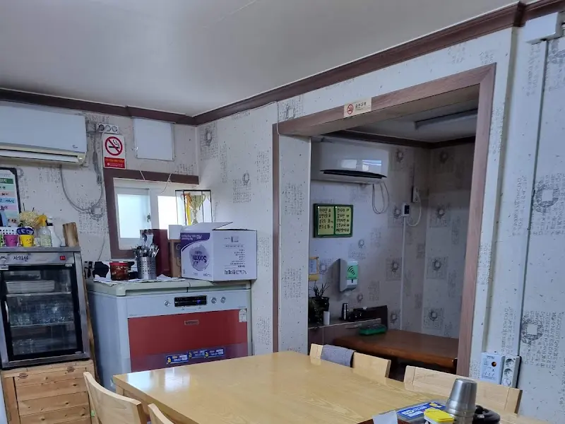 식당 내부 테이블