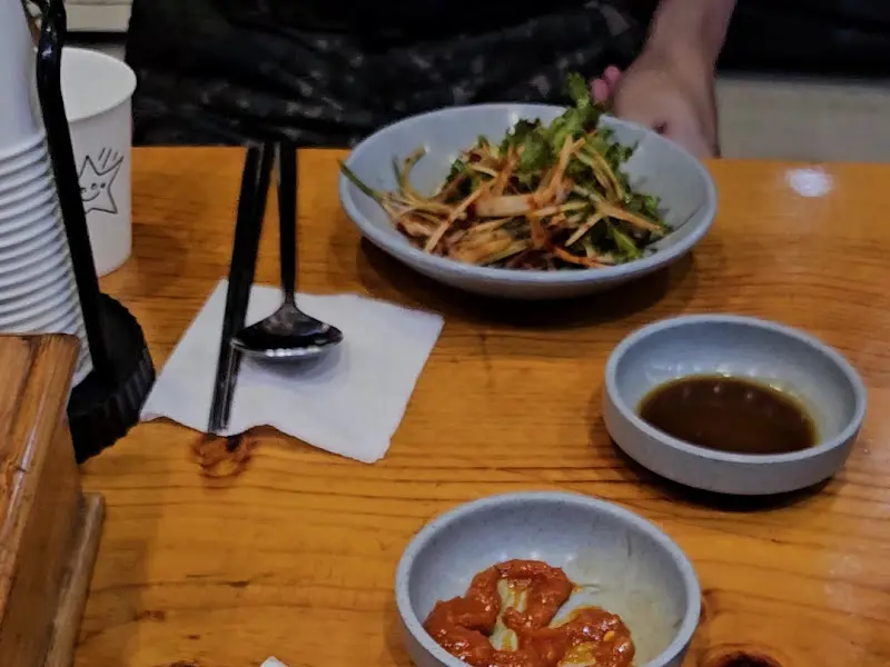 닭갈비와 함께 나오는 반찬들