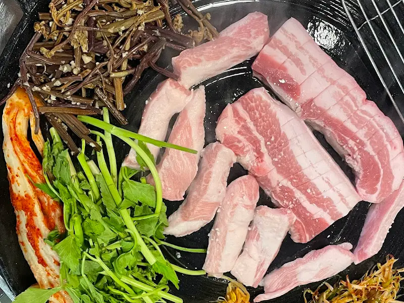 솥뚜껑에 구워진 김치