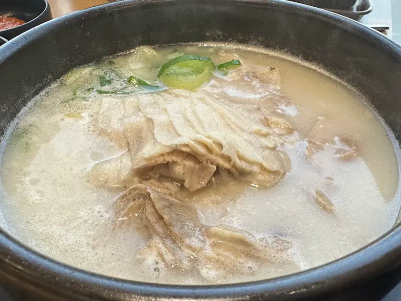 고기가 듬뿍 들어간 돼지국밥