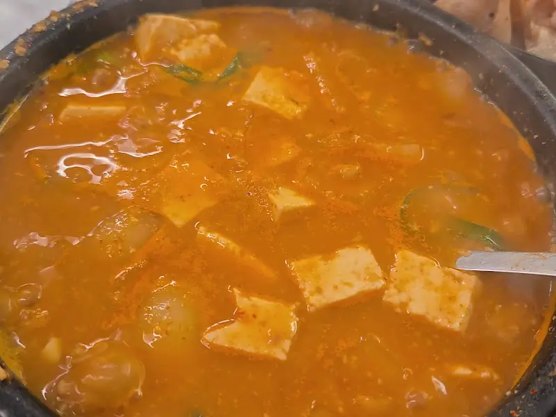 깊고 진한 맛이 일품인 청국장찌개