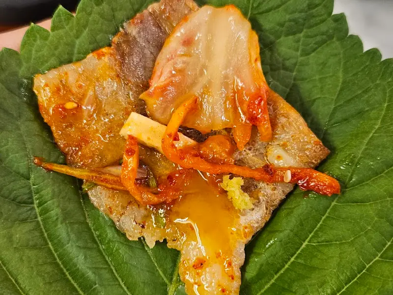 냉삼과 곁들임 채소의 완벽한 조화