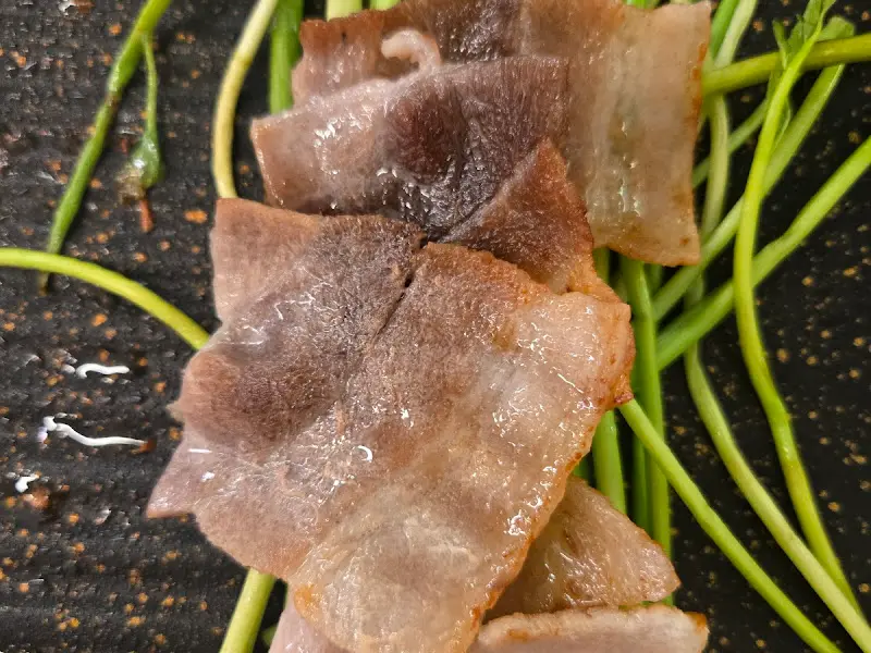 싱싱한 채소와 함께 구워먹는 냉삼