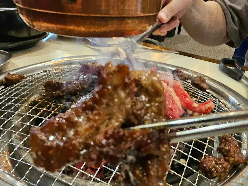 불판 위 마늘갈비살