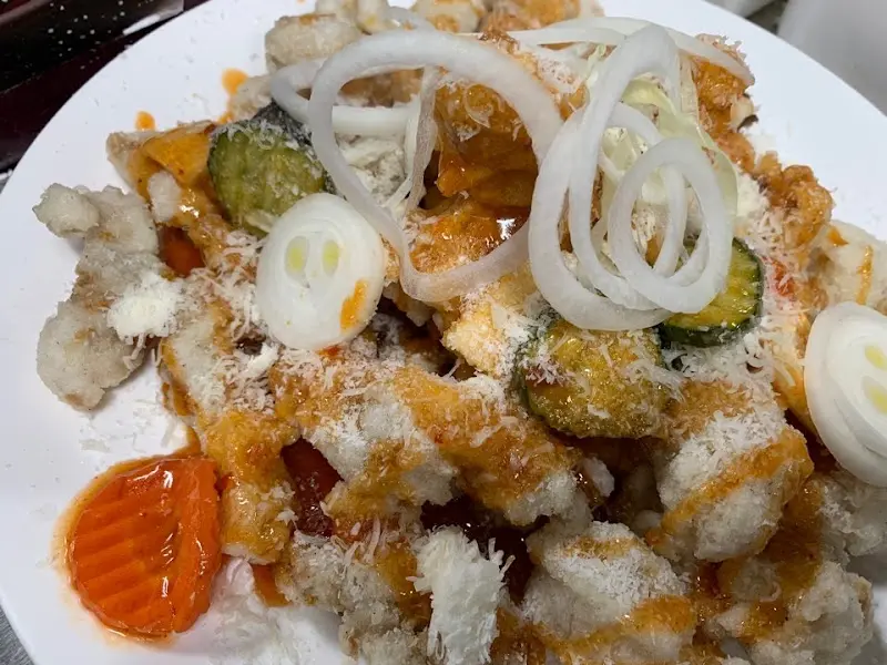 눈꽃 치즈가 듬뿍 뿌려진 눈꽃 탕수육