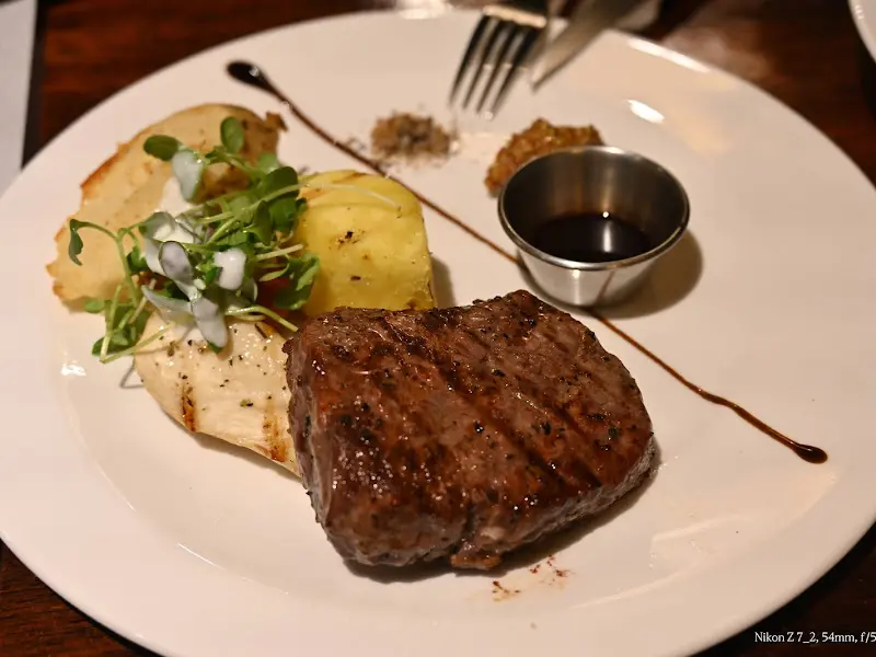 육즙 가득한 스테이크