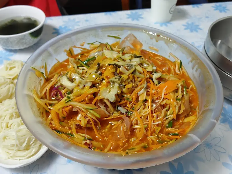 해산물이 듬뿍 들어간 물회