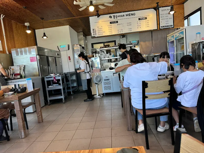 꽁순이네 국수 내부
