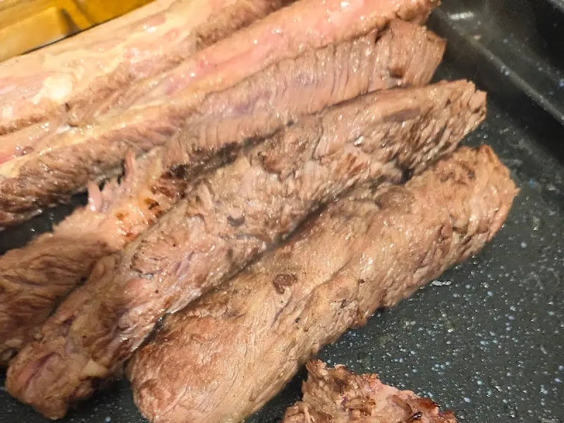 노릇하게 구워진 삼겹살