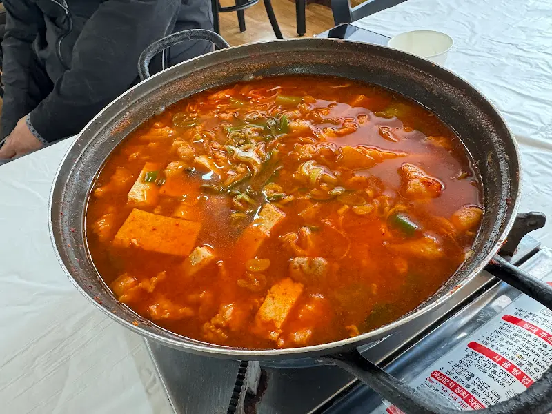 보글보글 끓는 사태찌개