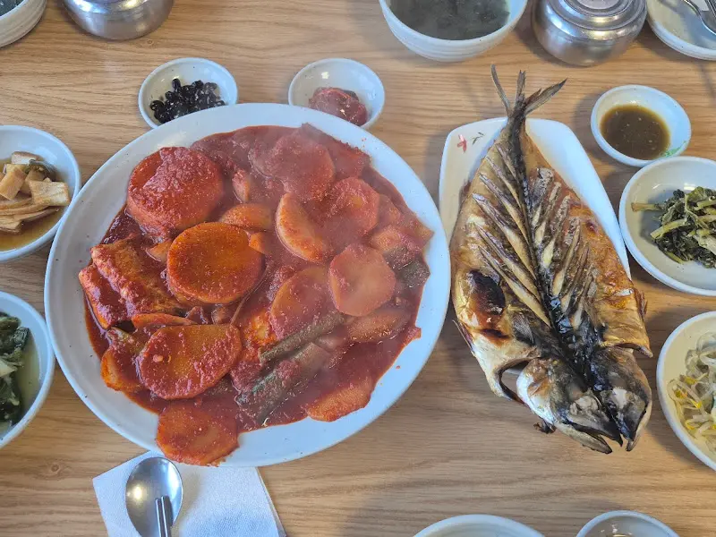 갈치조림과 고등어구이 한상차림