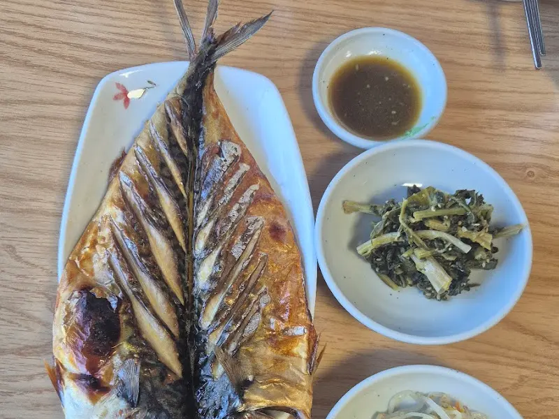 윤기가 흐르는 고등어구이