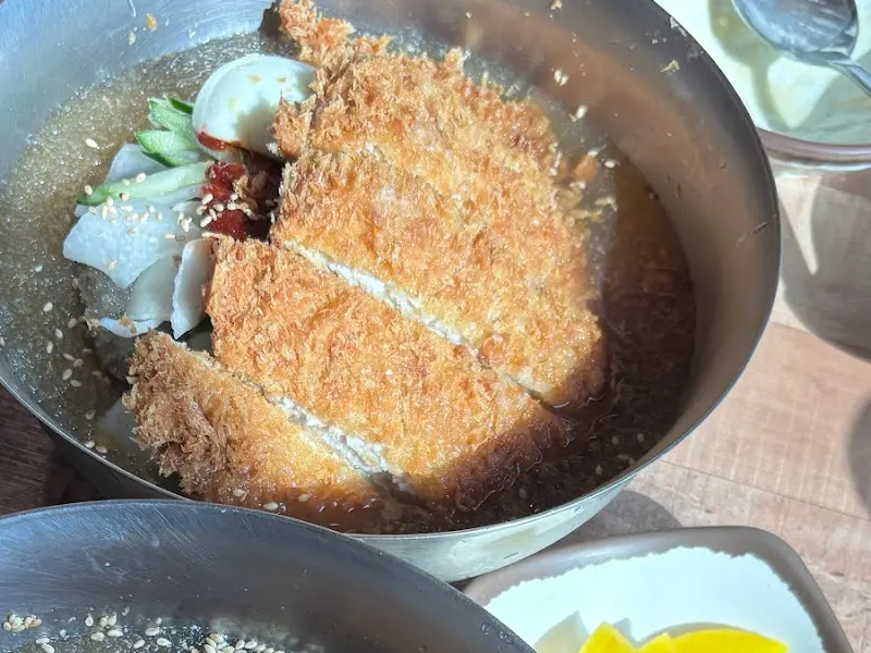 돈냉면 단면 사진