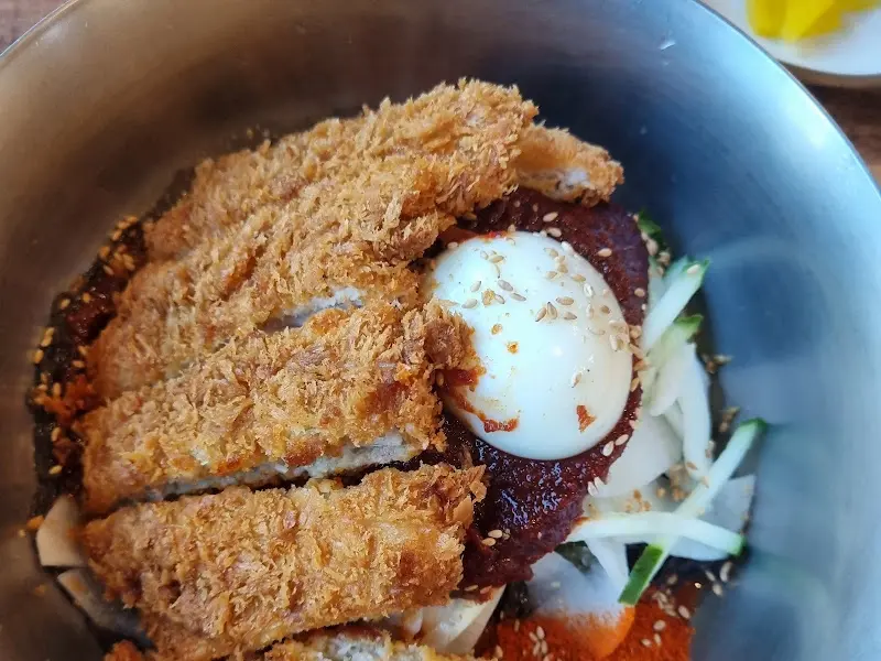 돈냉면 근접 사진