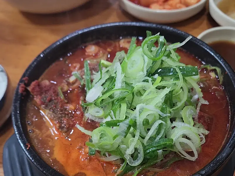 파가 듬뿍 올려진 뼈해장국