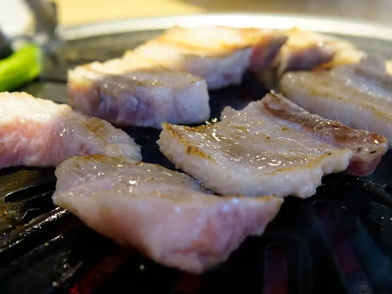 숯불 위에 구워지는 한우