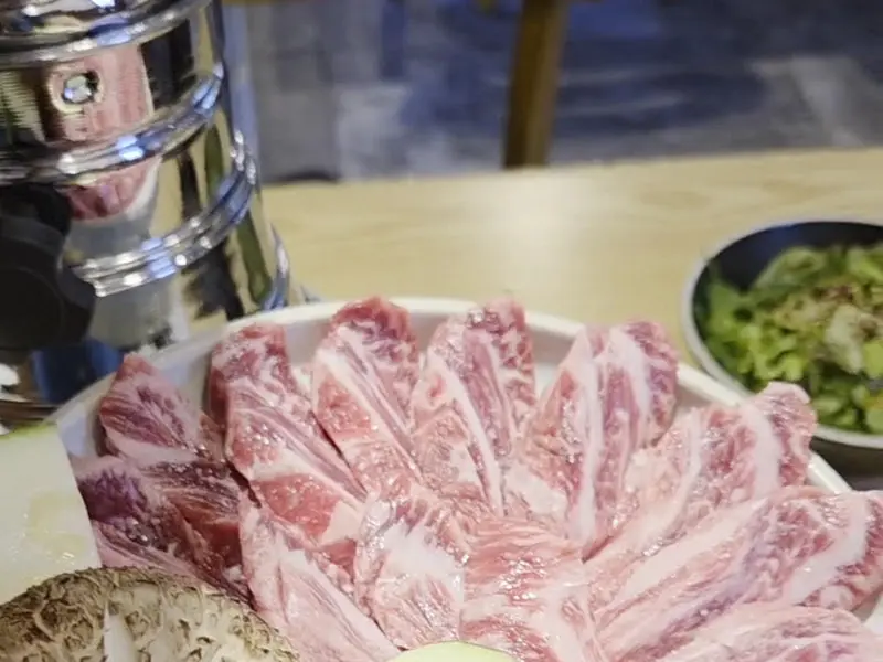 가지런히 담겨 나온 한우