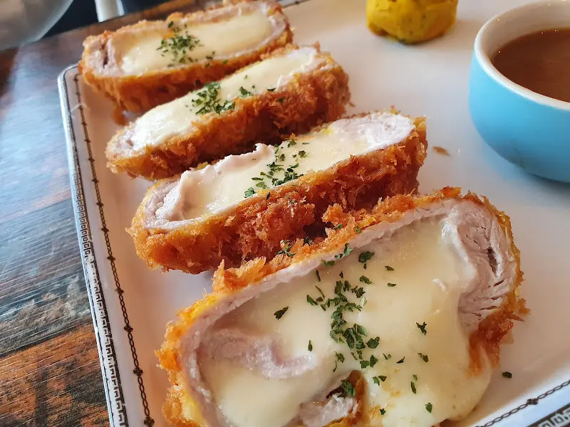 치즈 품은 돈까스