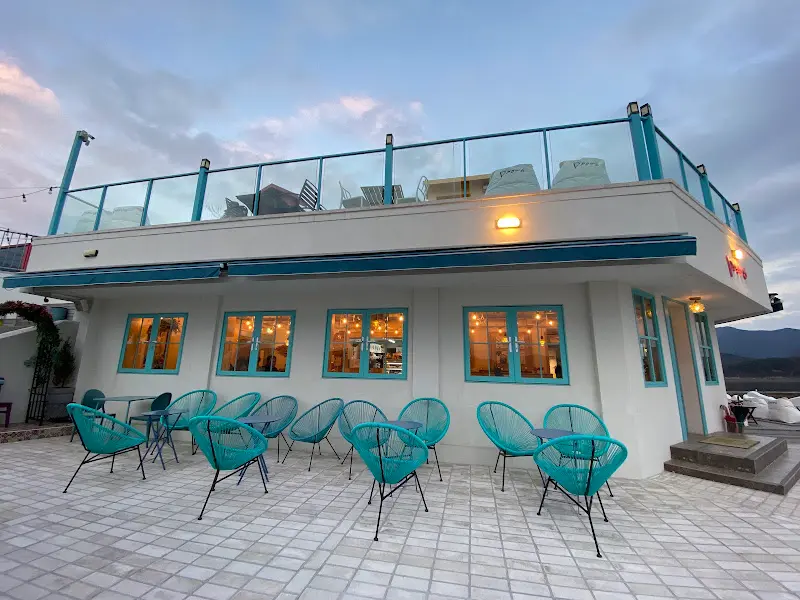 페르마타 야외 테이블