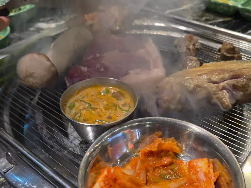 맛있게 익어가는 흑돼지