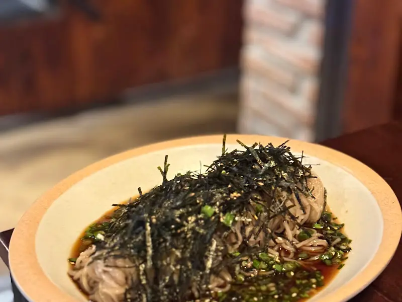 들기름 막국수의 먹음직스러운 비주얼