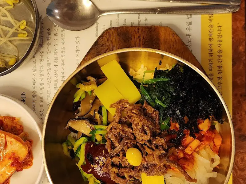 비빔밥 한 상 차림