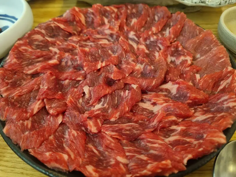 신선한 뭉티기의 자태