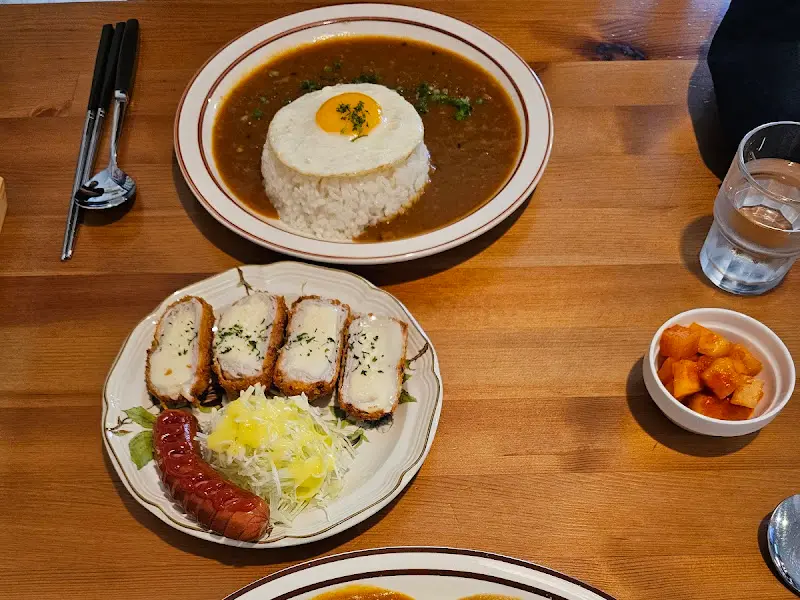 반반카레와 멘치카츠 한상차림